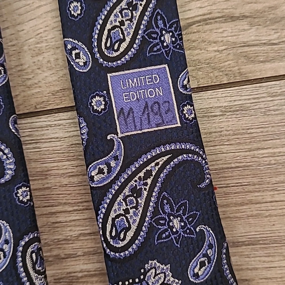 DANIEL CREMIEUX Limited Edition Numbered 7 FOLD Metallic‎ Navy Paisley Silk Tie